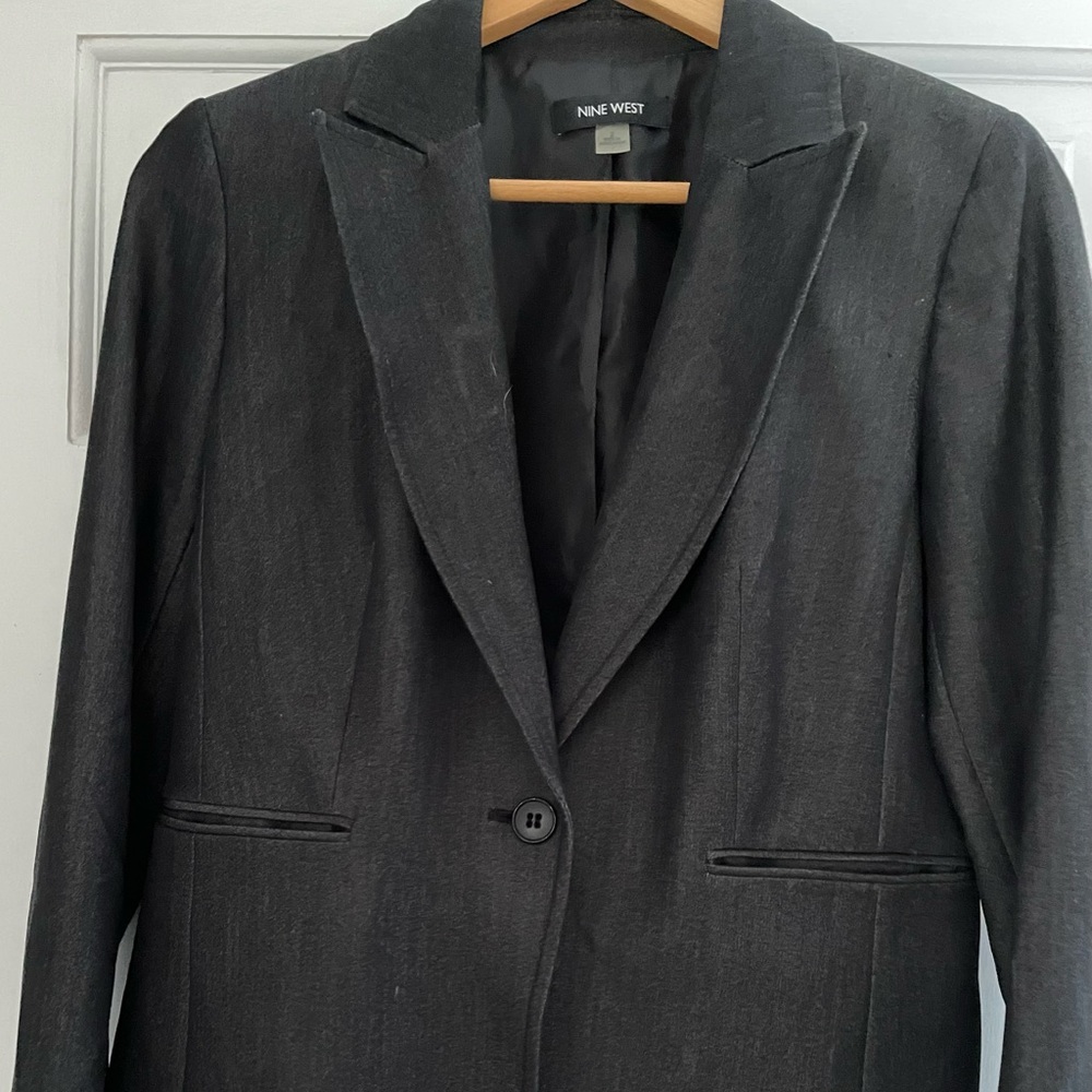 Woman’s 9 West Blazer dark grey Heather almost black. Black lining.